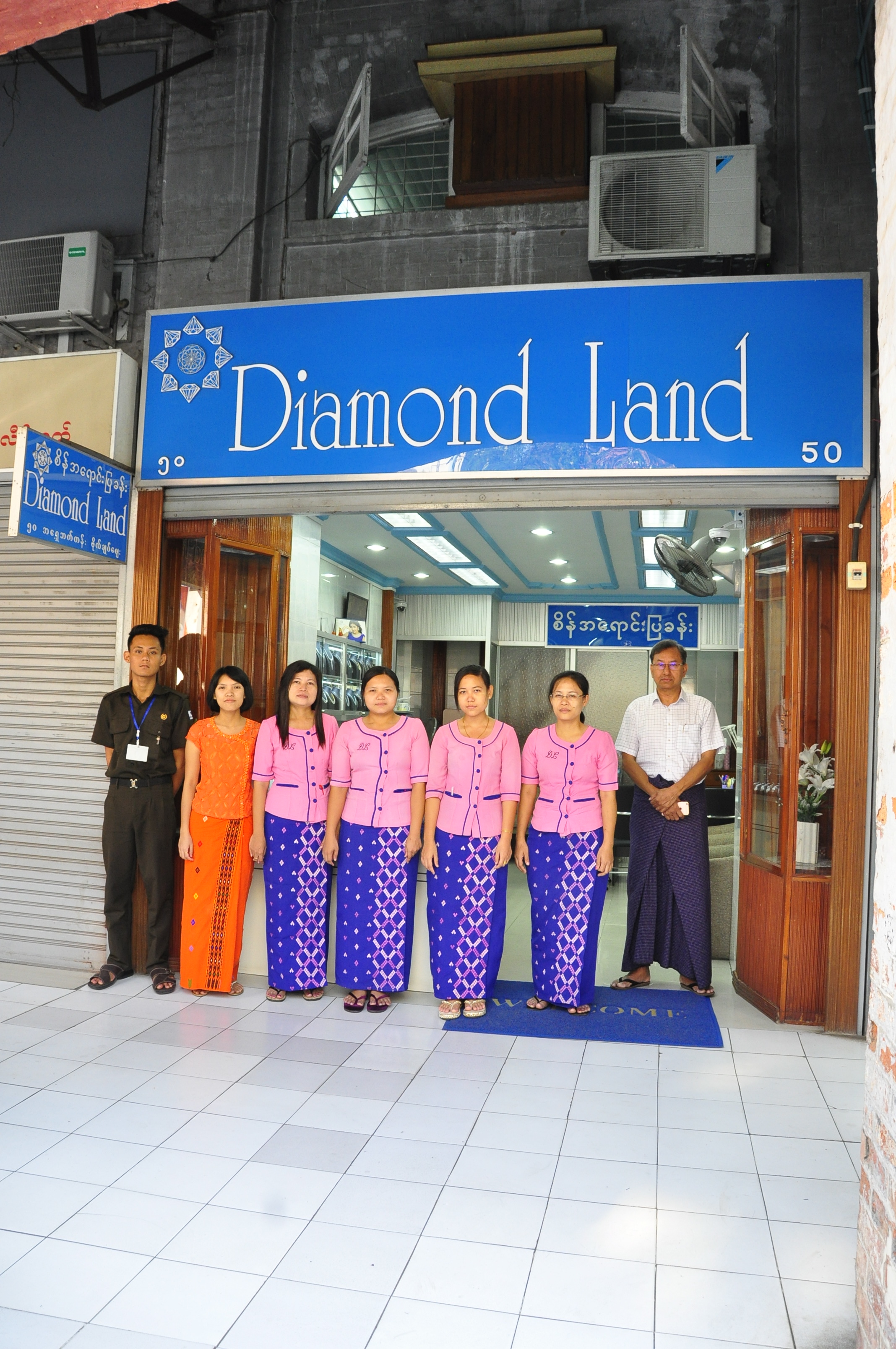 o-diamondland-sidephoto.jpg